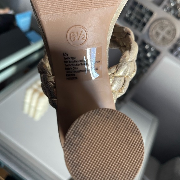 Gold heels for summer - Picture 5 of 7